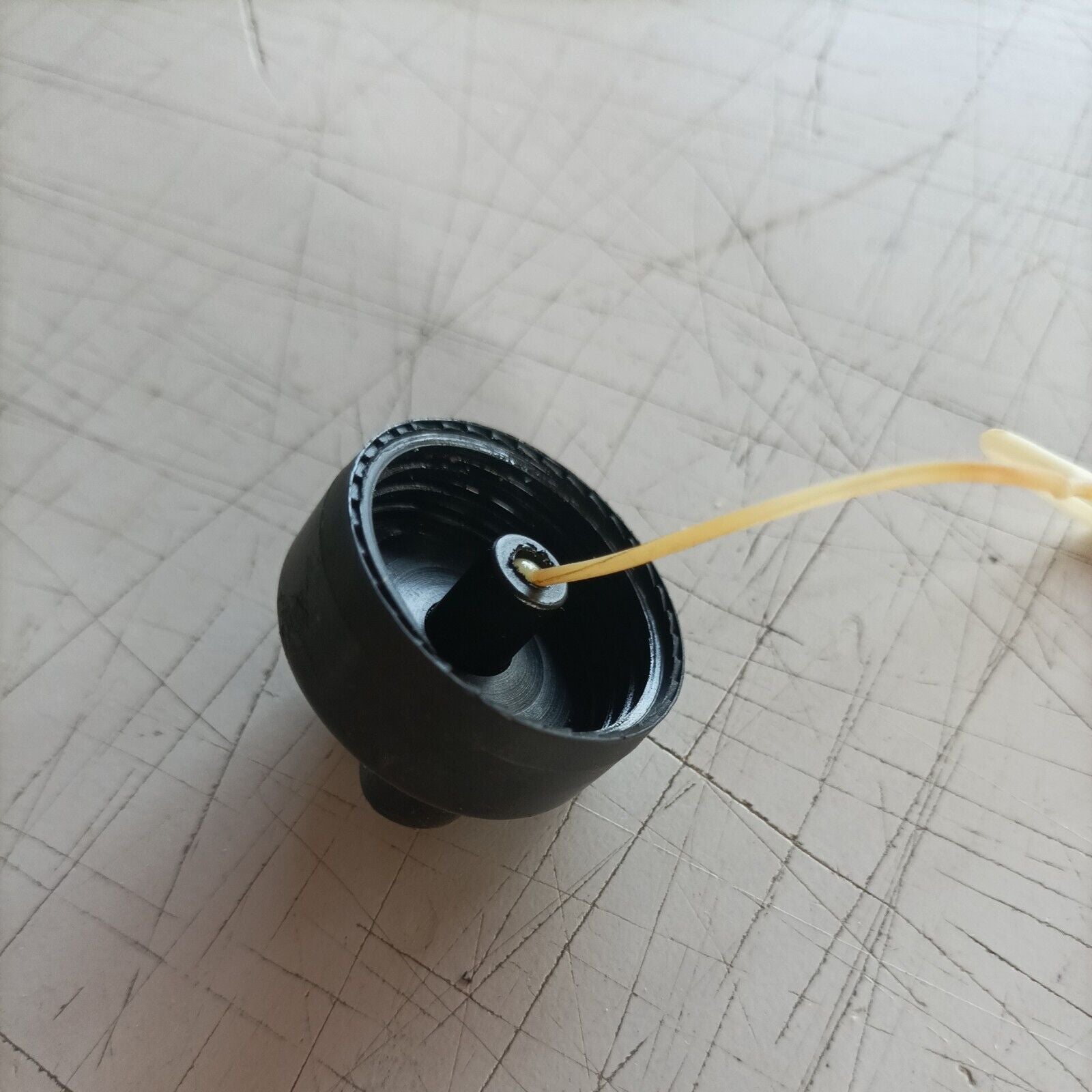 TAPPO serbatoio CARBURANTE PER MOTOSEGA EMAK OLEO MAC 935 EFCO 134 135 usato