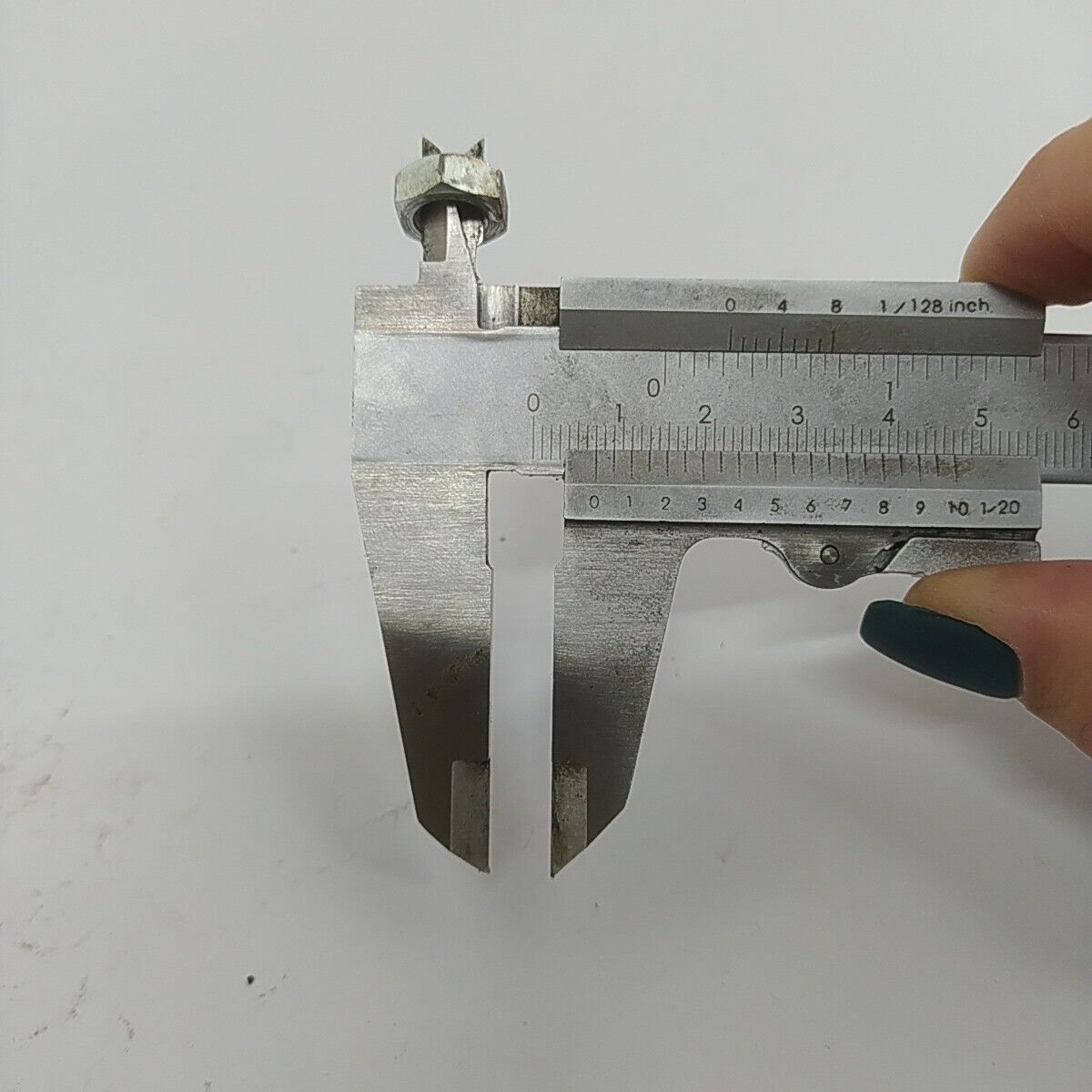 Ricambio usato DADO BULLONE VOLANO per decespugliatore KAWASAKI TG 33