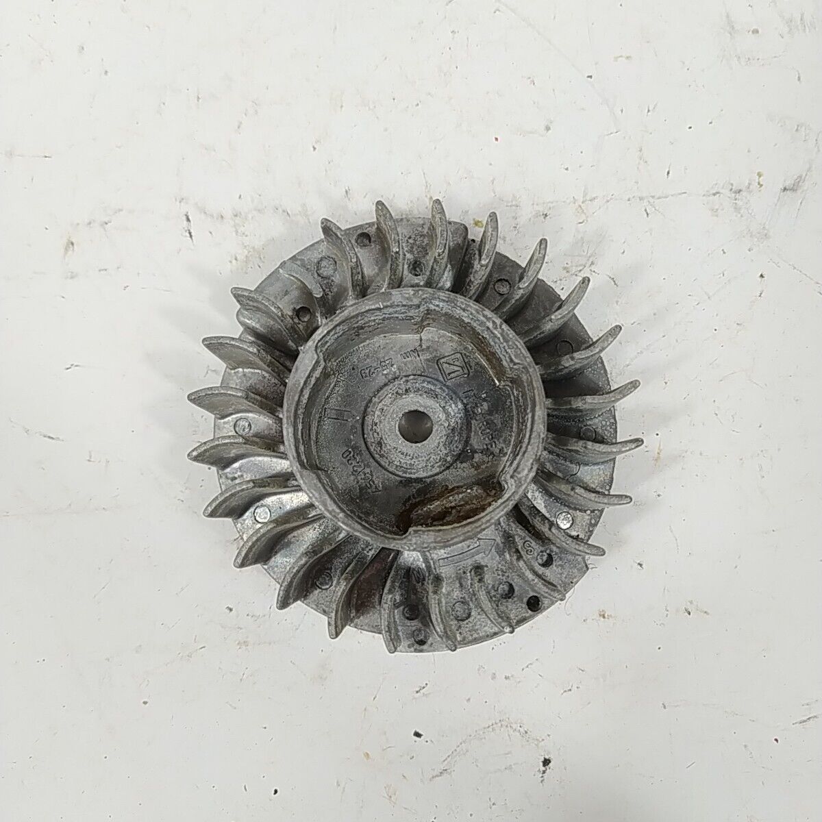 Ricambio VOLANO MAGNETICO DI AVVIAMENTO PER MOTOSEGA ALPINA CASTOR CP 510 usato