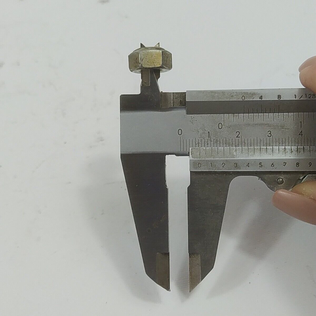 Ricambio per motosega CASTOR ALPINA 450 DADO BULLONE VOLANO DI AVVIAMENTO Usato