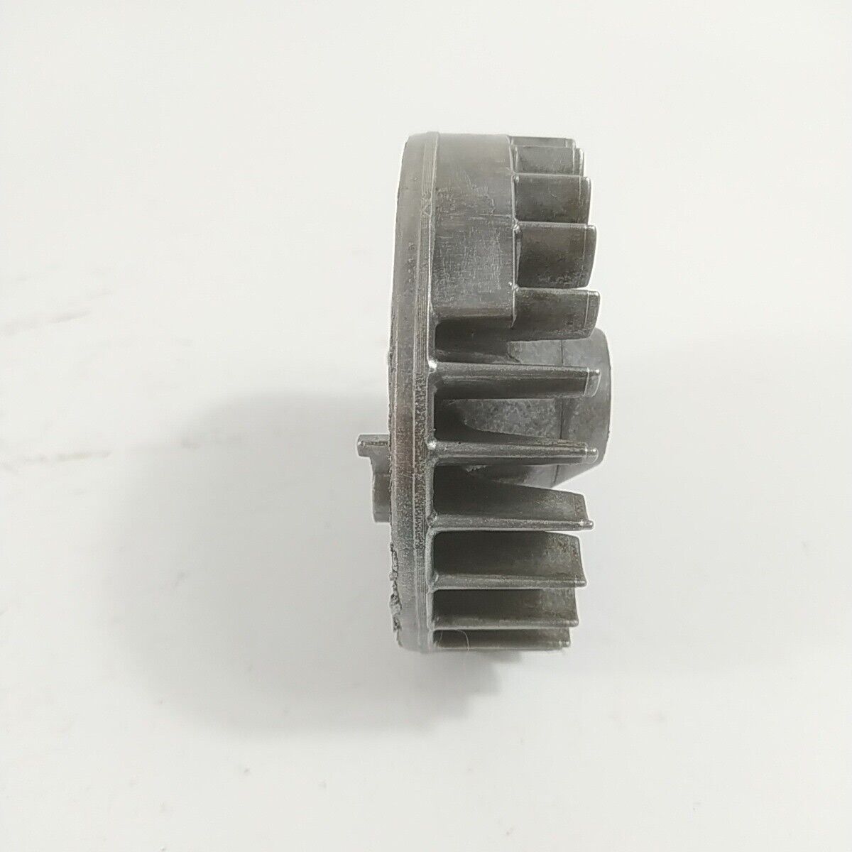 Ricambio DECESPUGLIATORE ALPINA STAR 41 VOLANO MAGNETICO DI AVVIAMENTO usato