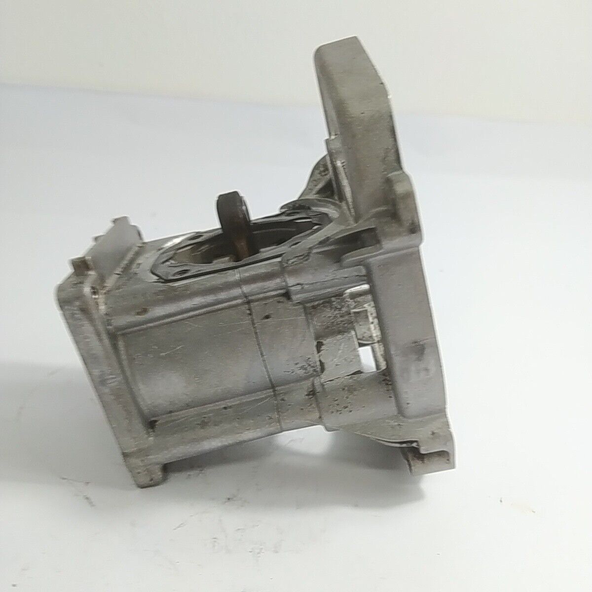 Ricambio BASAMENTO E ALBERO MOTORE Usato decespugliatore Mcculloch ELITE 3000