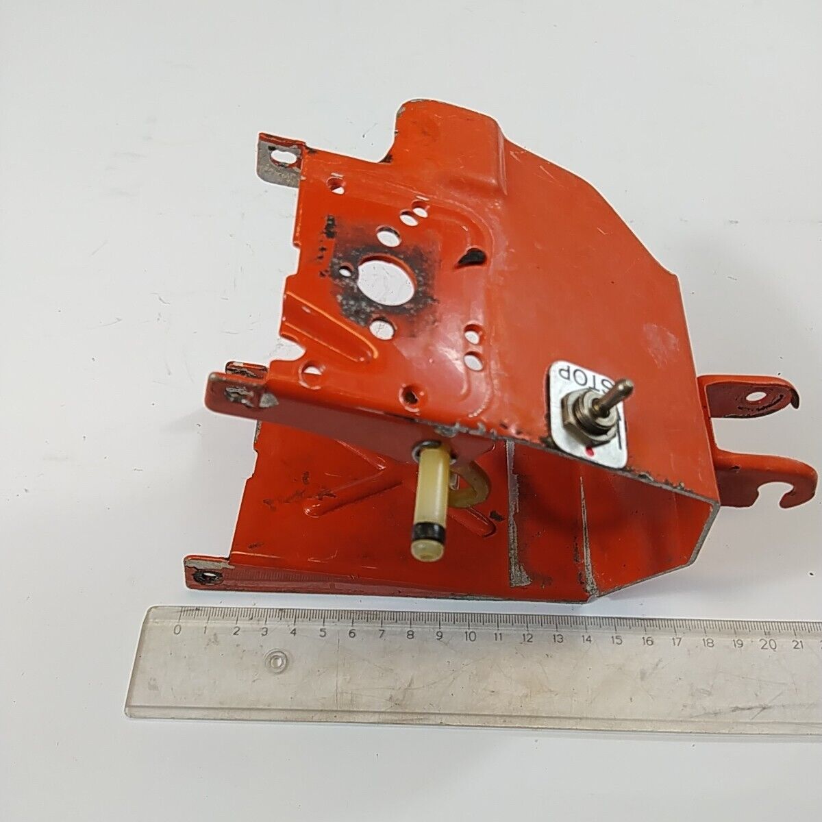 ricambio usato TELAIO COPERCHIO COPRI MOTORE PER MOTOSEGA ALPINA CASTOR 40 41 45