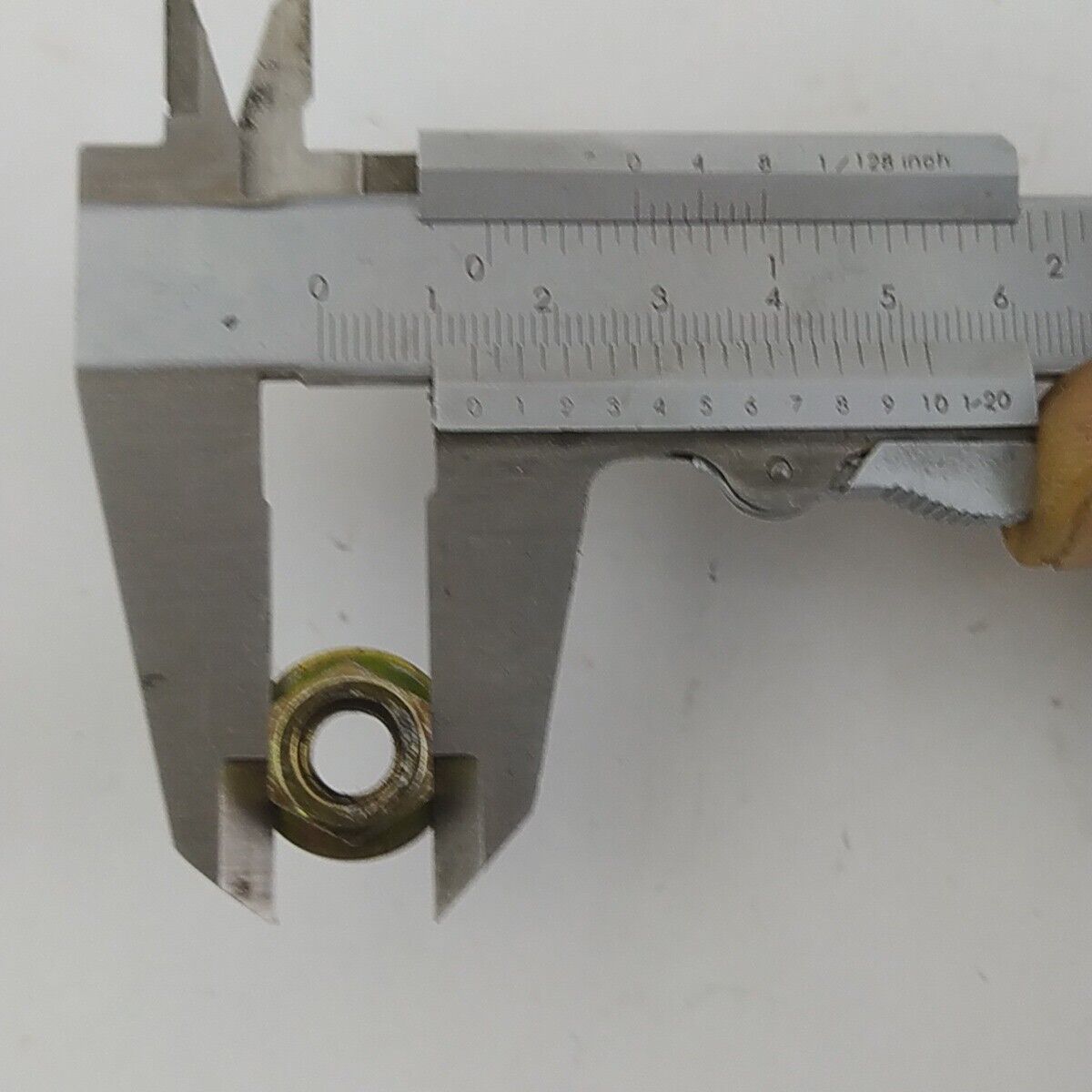 Ricambio DADO BULLONE ALBERO MOTORE usato per decespugliatore MARUYAMA EA 320