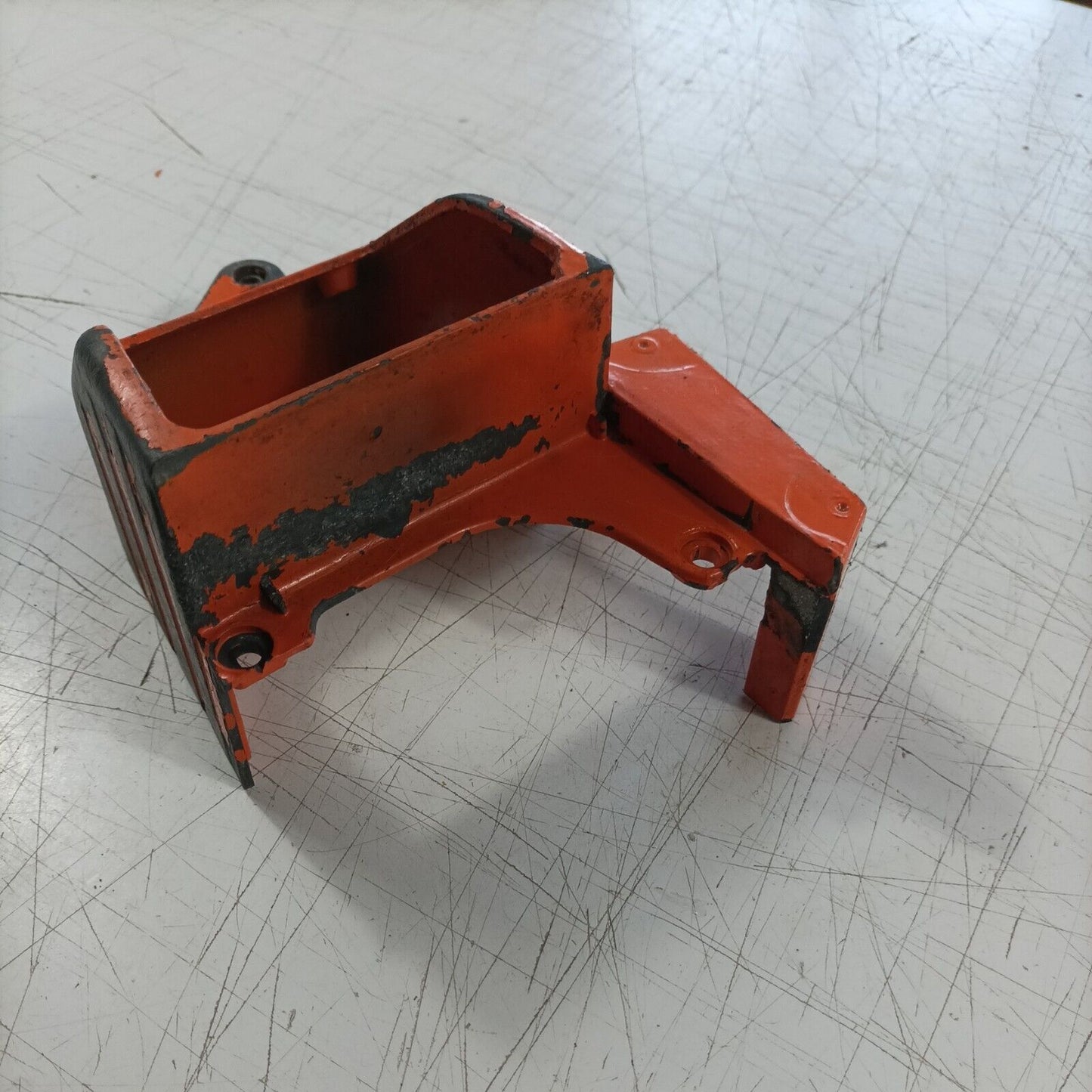 MOTOSEGA OLEOMAC 240 CARTER coperchio MOTORE MARMITTA TELAIO LATERALE DX usato