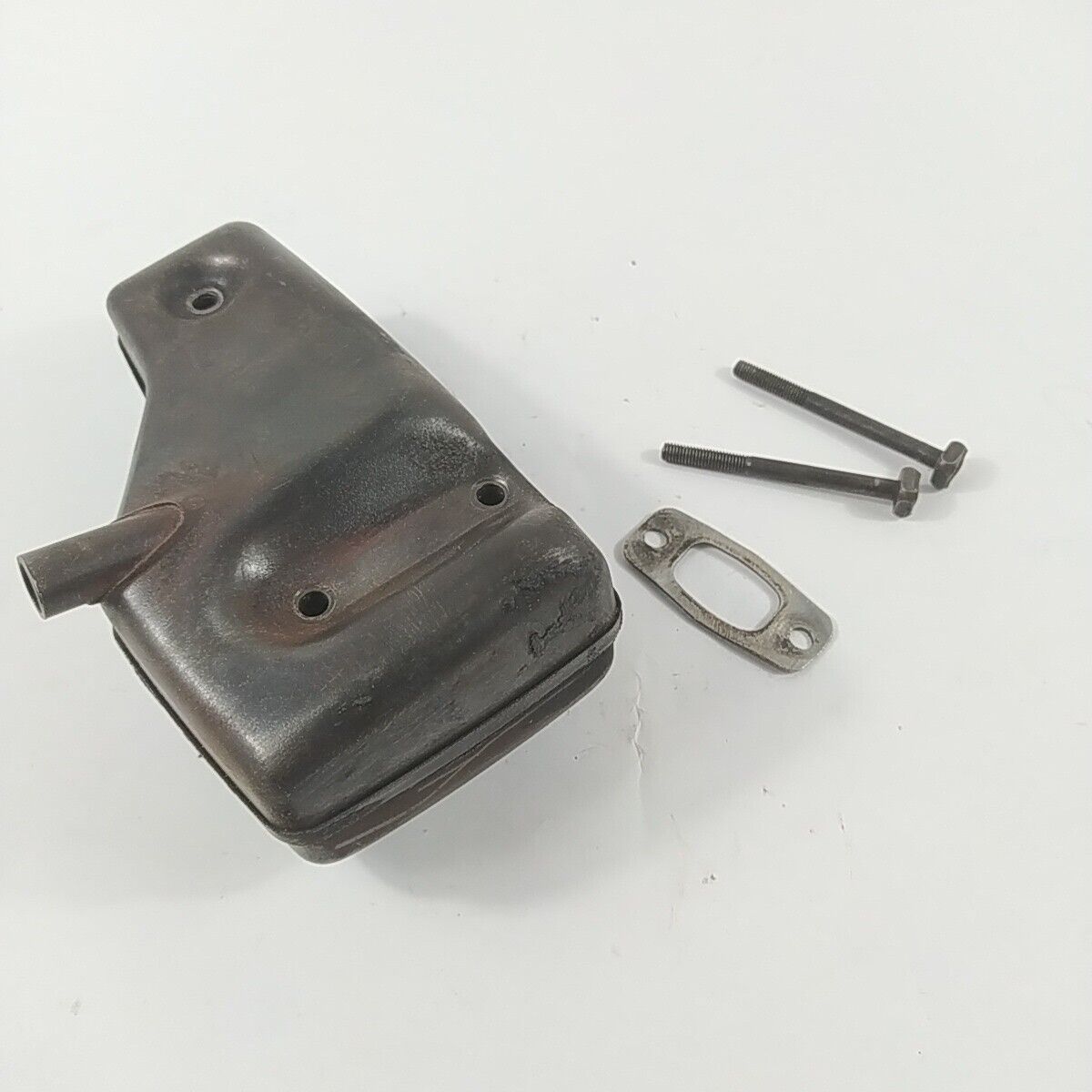 Ricambi per DECESPUGLIATORE HUSQVARNA 39 R usati MARMITTA TERMINALE DI SCARICO