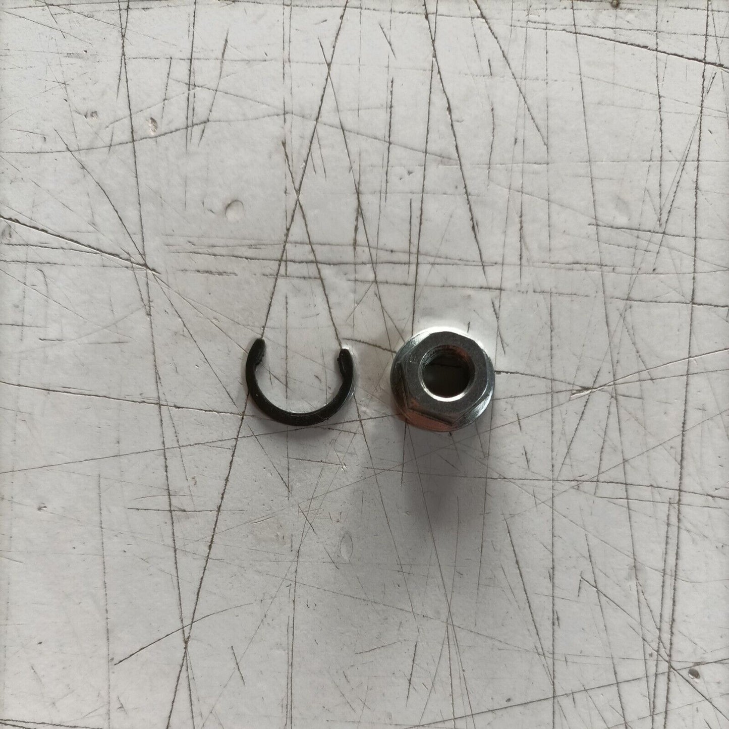 vite dado VOLANO E FERMO PARAOLIO PER MOTOSEGA STIHL MS 170 180 018 017 usato