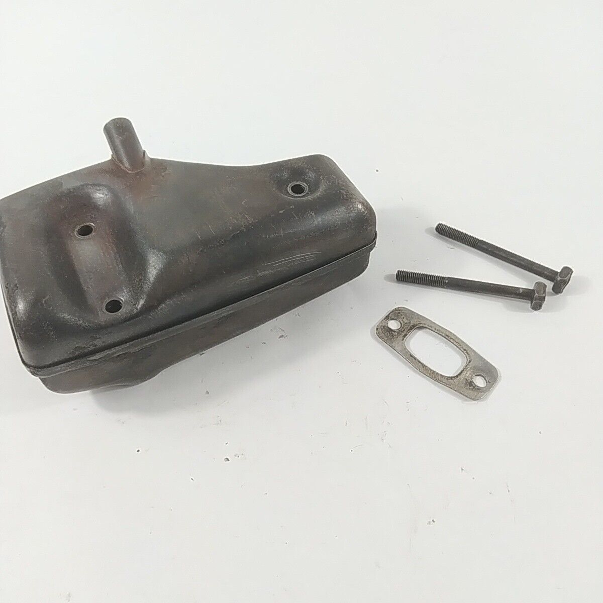 Ricambi per DECESPUGLIATORE HUSQVARNA 39 R usati MARMITTA TERMINALE DI SCARICO