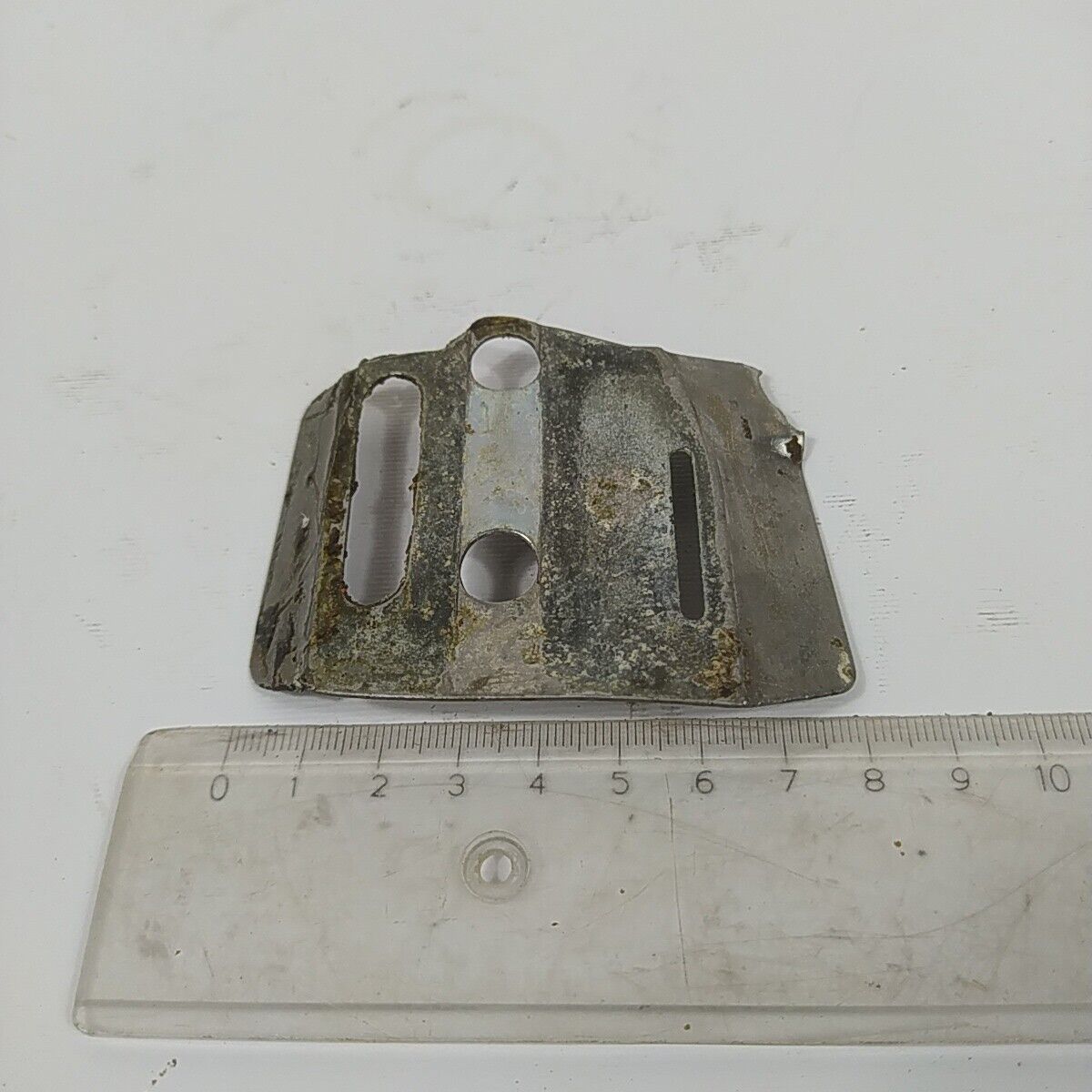 Ricambio per motosega OLEO-MAC 350 PIASTRINA REGISTRO E BARRA CATENA usato