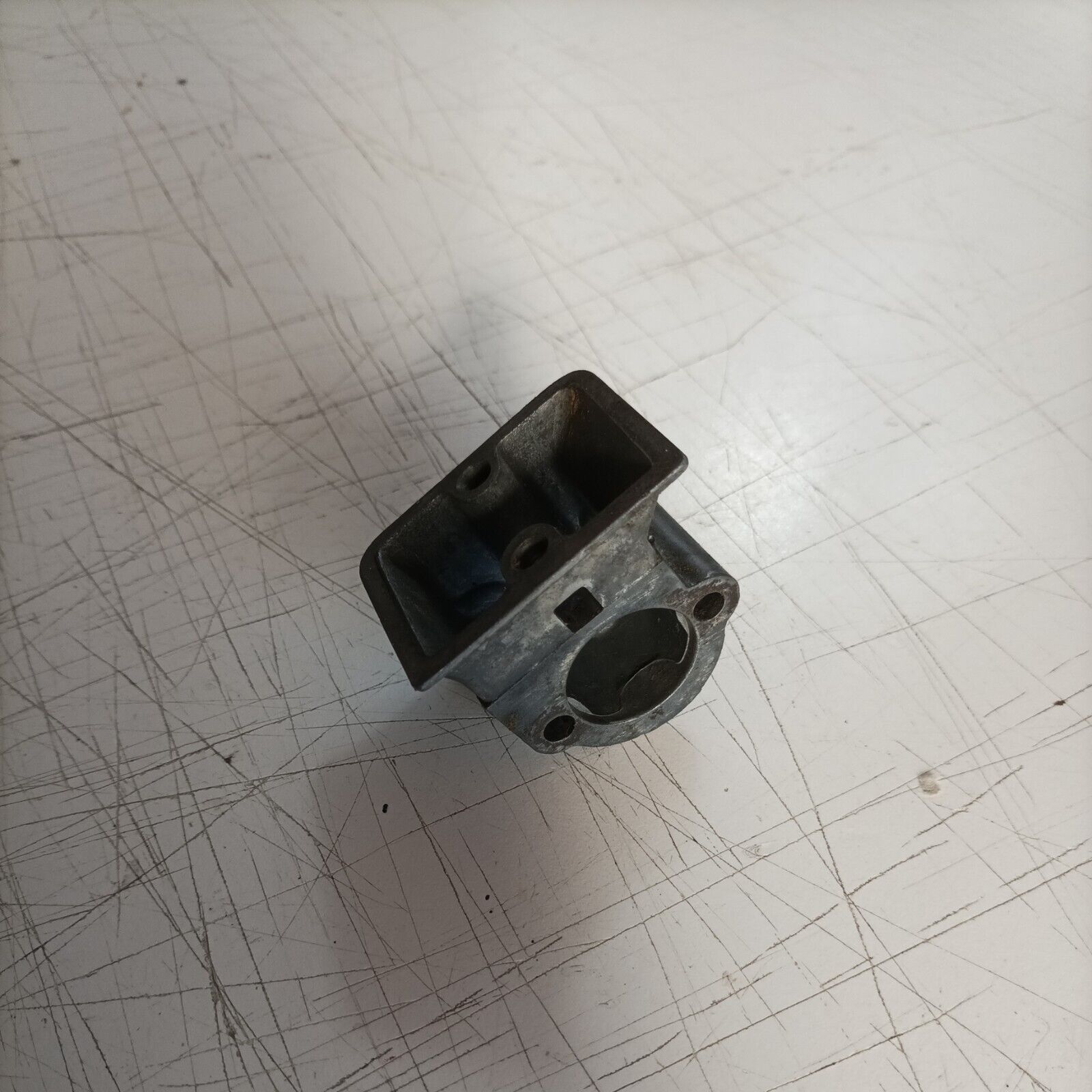 COLLETTORE SCATOLA filtro aria 144.171.030 PER MOTOSEGA DOLMAR ricambi usati