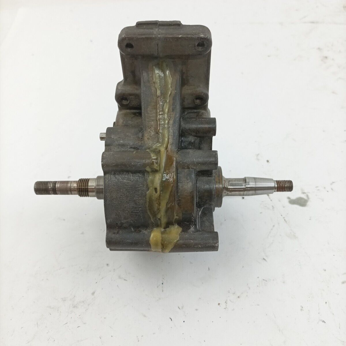 Ricambi CARTER BASAMENTO ALBERO MOTORE Originali Usati MOTOSEGA HOMELITE XL - 12