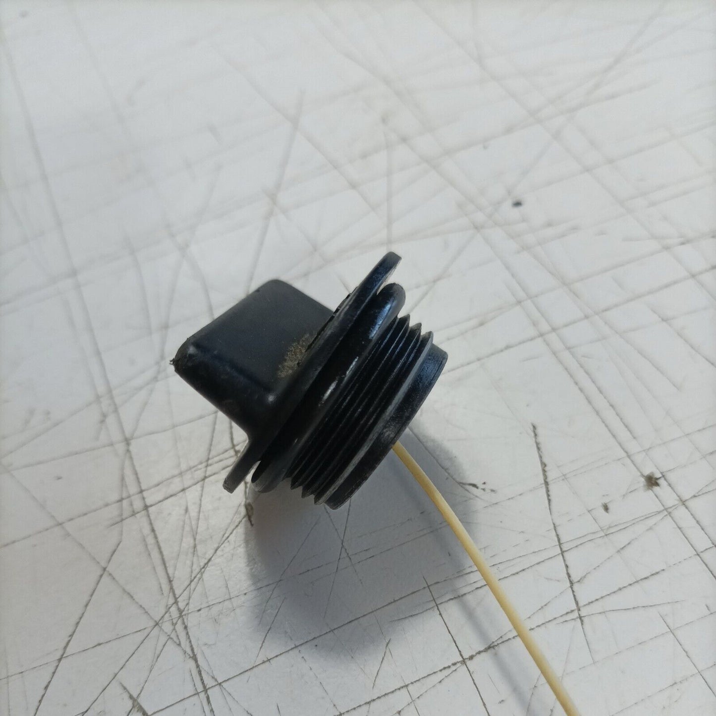 MOTOSEGA OLEOMAC OM 251 KIT TAPPO SERBATOIO CARBURANTE MISCELA ricambi usati