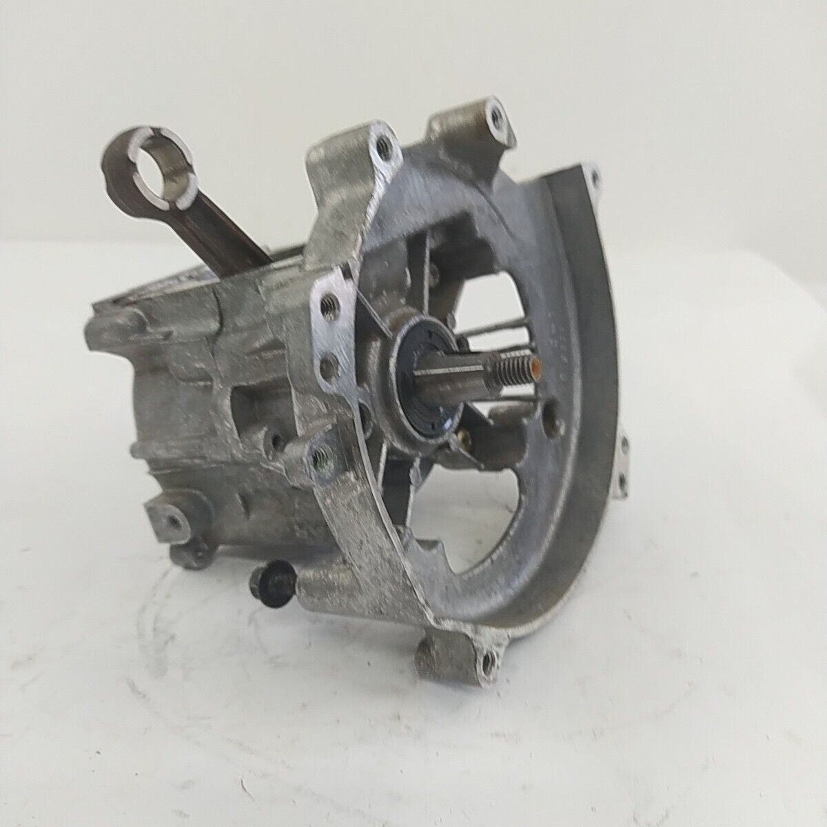 Ricambio BASAMENTO E ALBERO MOTORE usato per decespugliatore MITSUBISHI TL 52