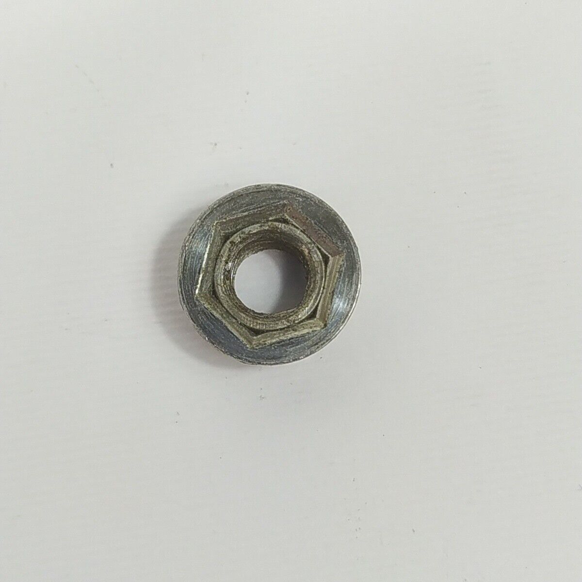 Ricambi usati per decespugliatore MCCULLOCH BP 38 AV DADO LATO VOLANO 