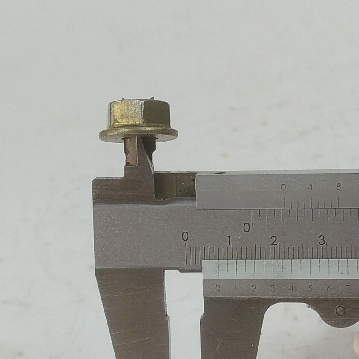 Ricambio per motosega STIHL 08 S VARIE VITI VITE BULLONE MOTORE ORIGINALE usato