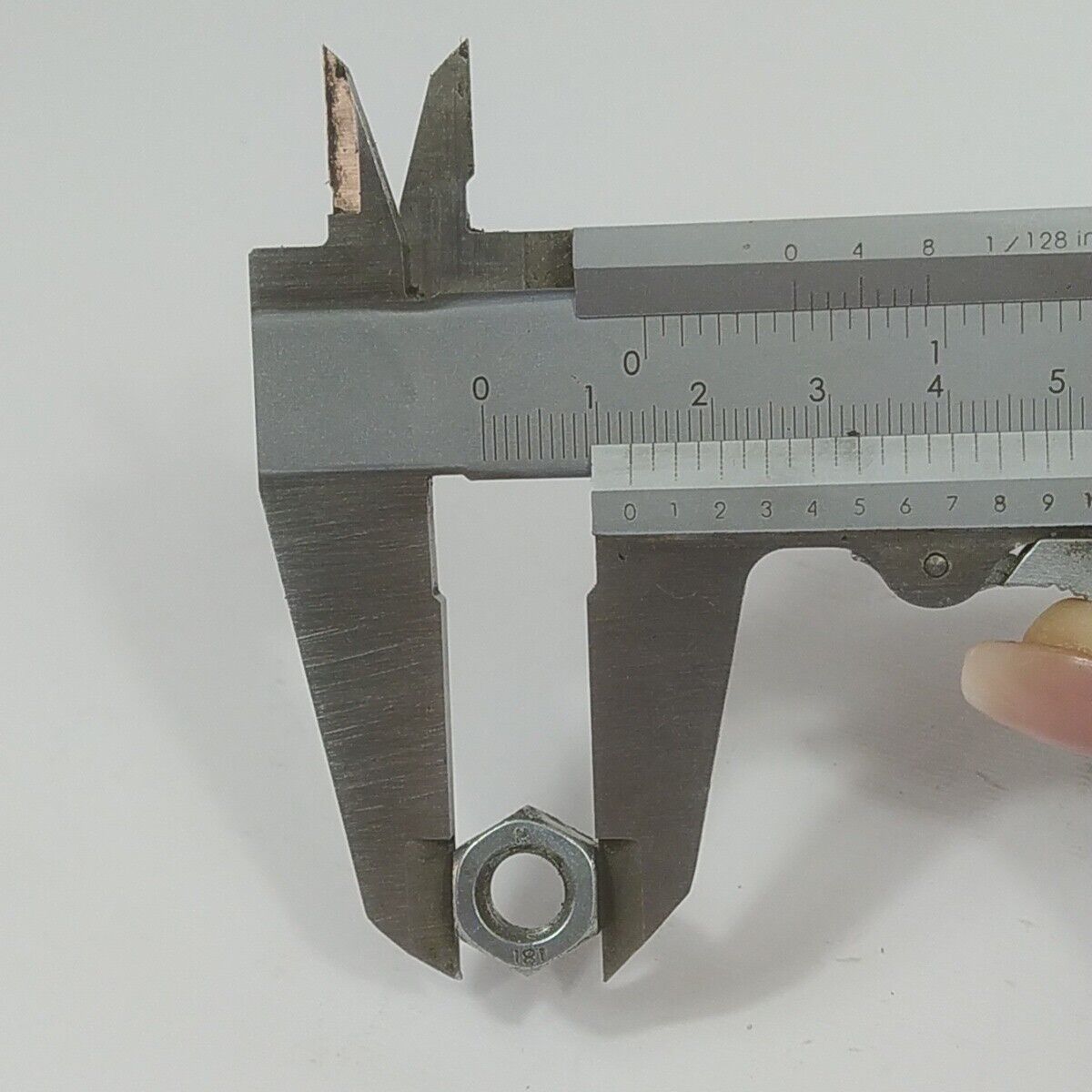 Ricambio per motosega ALPINA 500 DADO DADI BARRA CATENA DI GUIDA originale usato