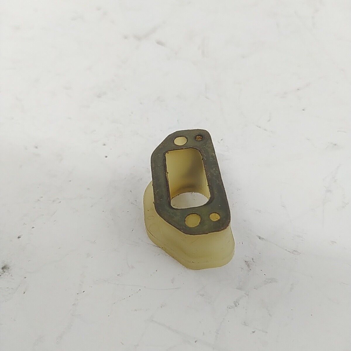 Ricambio usato FLANGIA COLLETTORE CARBURATORE per MOTOSEGA Echo 330 EVL