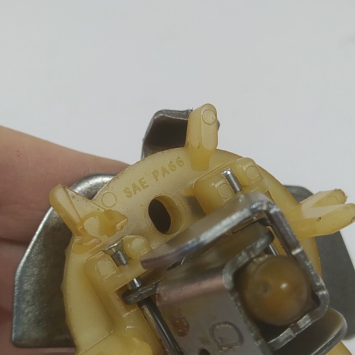 Ricambi valvola regolazione olio motore per rasaerba Briggs & Stratton 675 usati