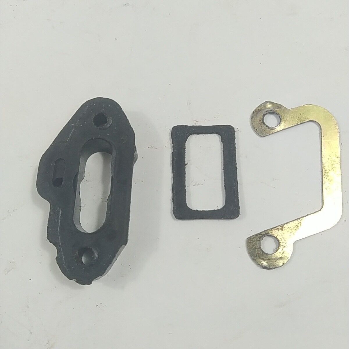 Ricambi FLANGIA COLLETTORE CARBURATORE PER MOTOSEGA MCCULLOCH PRO MAC 555 usati