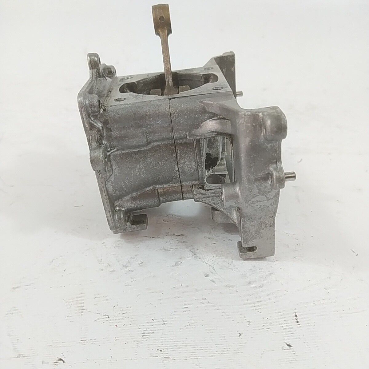 ricambio BASAMENTO CILINDRO ALBERO MOTORE usato decespugliatore KAWASAKI TD 33