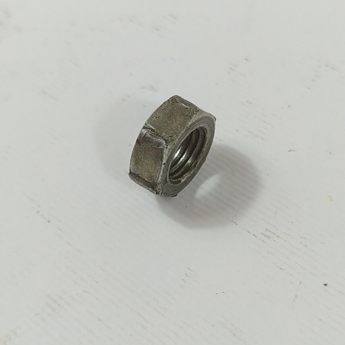 Ricambio DECESPUGLIATORE kawasaki kt 17 DADO BULLONE FERMO VOLANO ALBERO usato