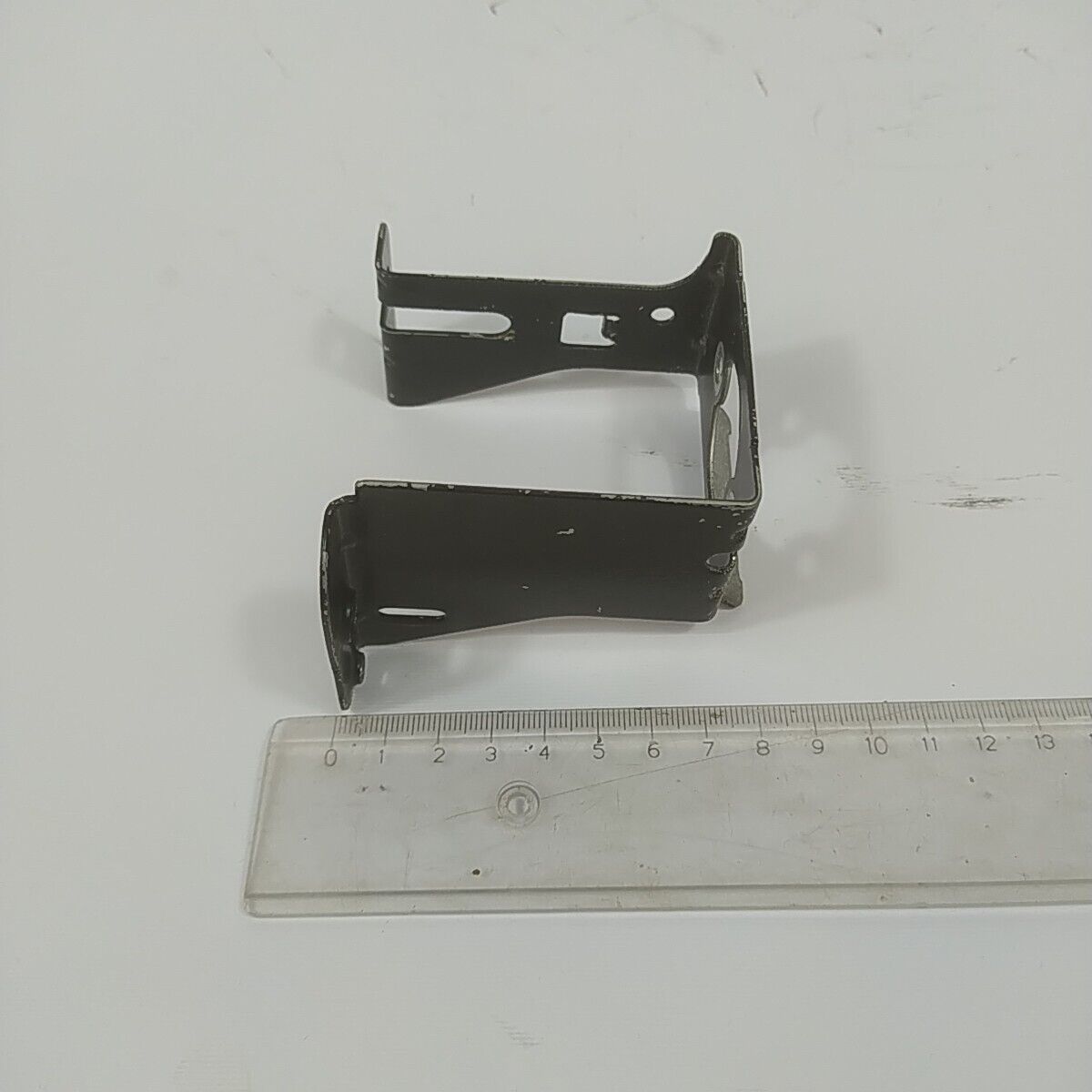 Ricambi STAFFA SUPPORTO CARBURATORE per tosaerba Briggs & Stratton 675 EXi usati