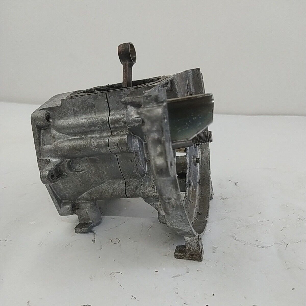 Ricambio CARTER BASAMENTO CILINDRO usato per decespugliatore KAWASAKI TD 40