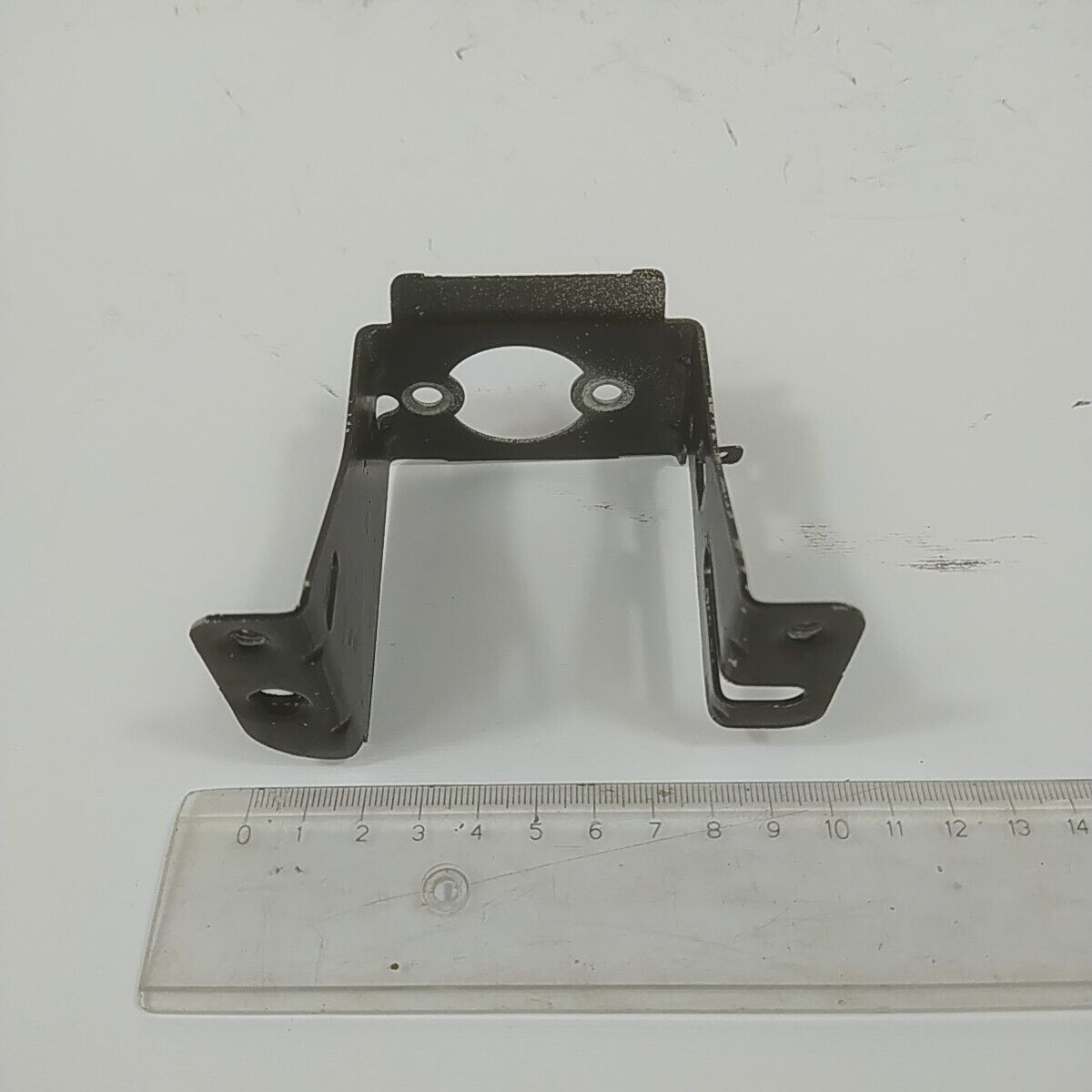 Ricambi STAFFA SUPPORTO CARBURATORE per tosaerba Briggs & Stratton 675 EXi usati