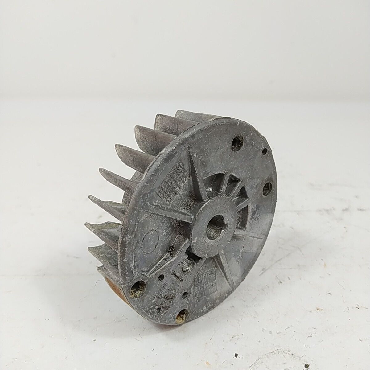 Ricambio VOLANO MAGNETICO DI AVVIAMENTO PER MOTOSEGA ALPINA CASTOR CP 510 usato