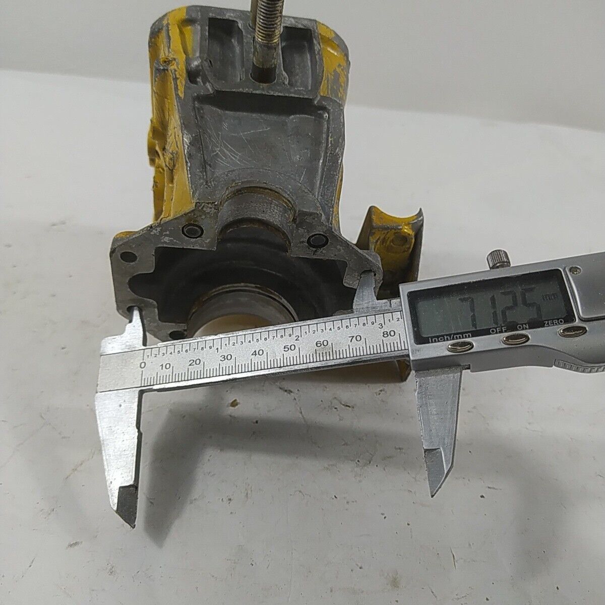 Ricambi BASAMENTO CILINDRO E SERBATOIO PER MOTOSEGA MCCULLOCH PRO MAC 555 usati