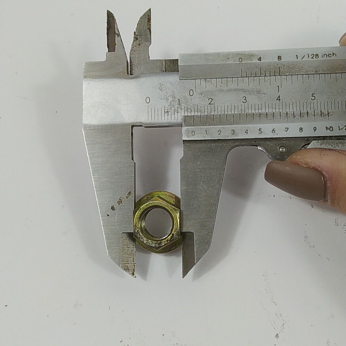 Ricambio DADO VOLANO albero motore usato per decespugliatore Komatsu ZENOAH G4K