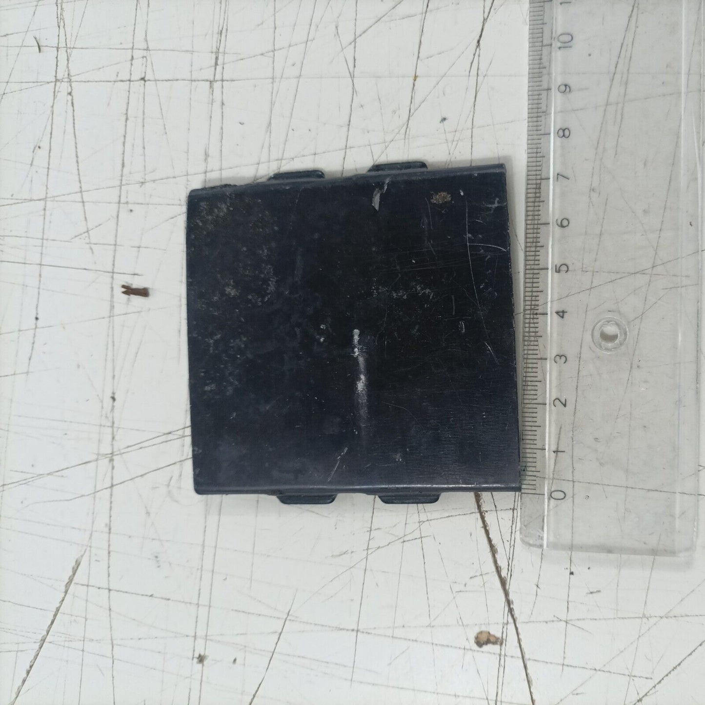 ricambio usato COPERCHIO LAMIERINO POMPA OLIO PER MOTOSEGA castor ALPINA PROF 45