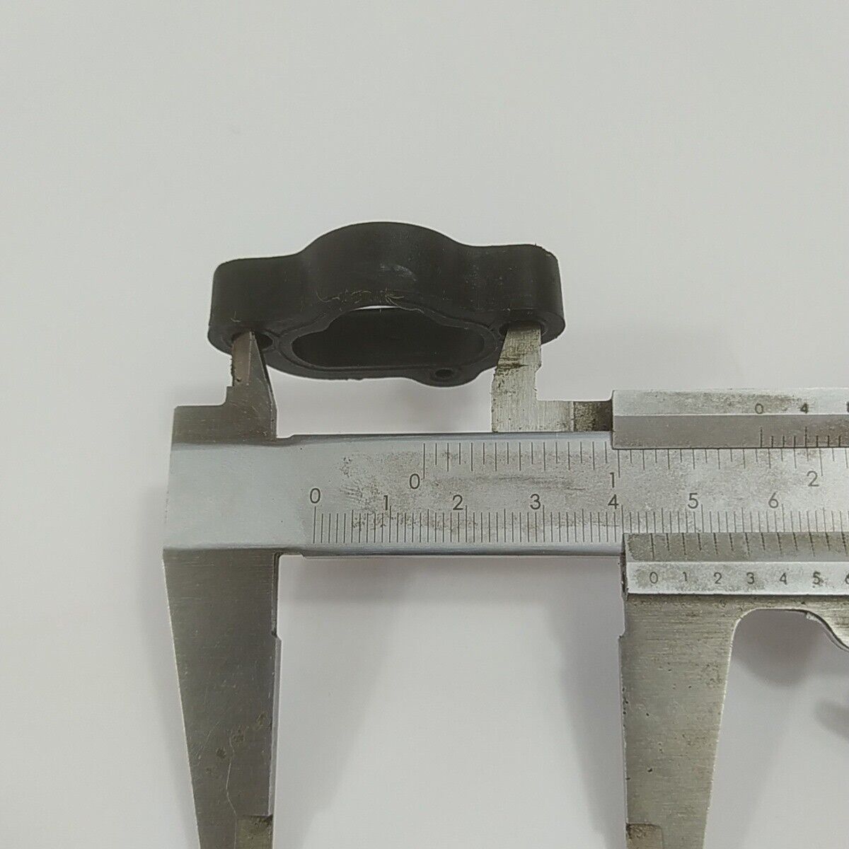 Ricambi FLANGIA COLLETTORE CARBURATORE per motosega castor ALPINA PROF 70 usati