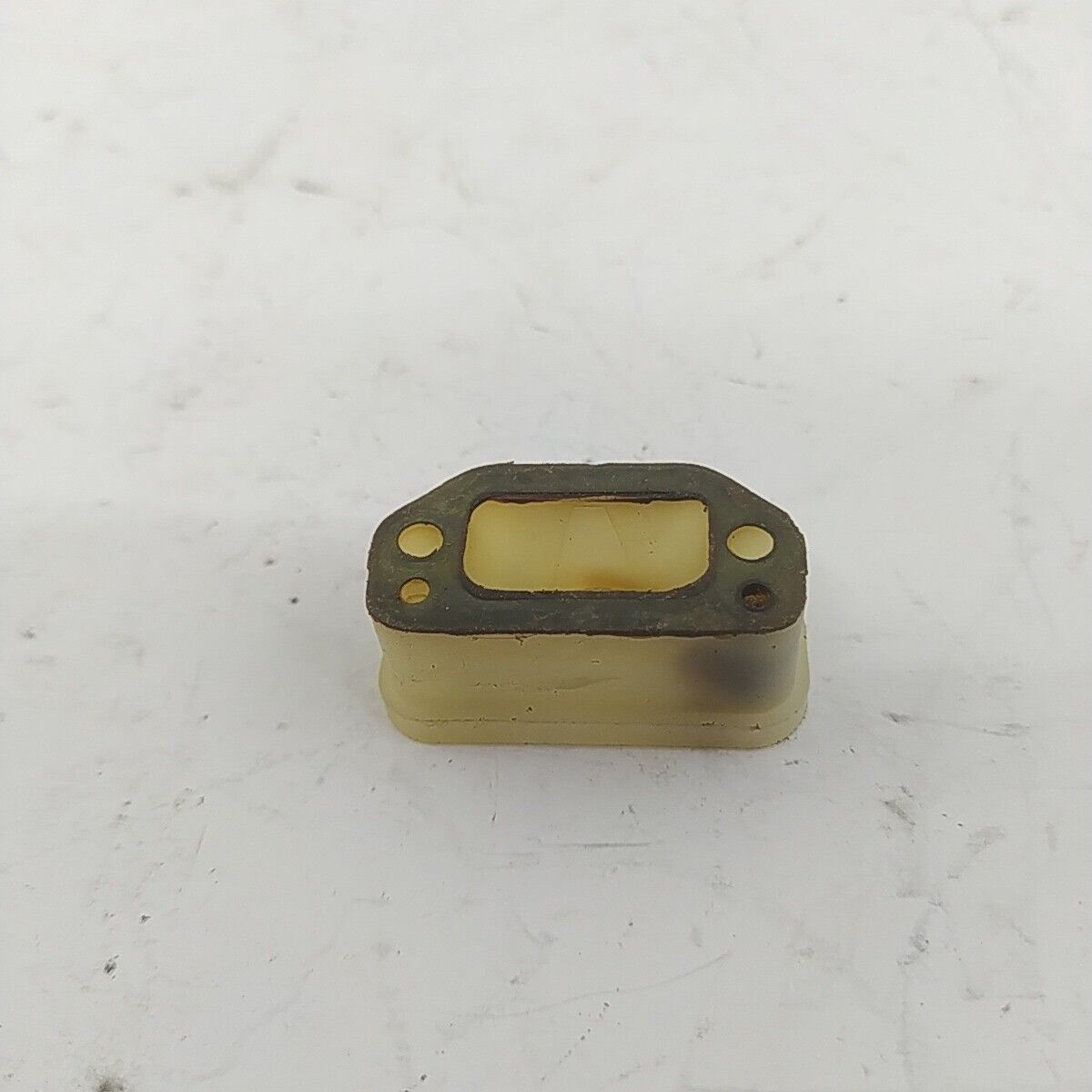 Ricambio usato FLANGIA COLLETTORE CARBURATORE per MOTOSEGA Echo 330 EVL