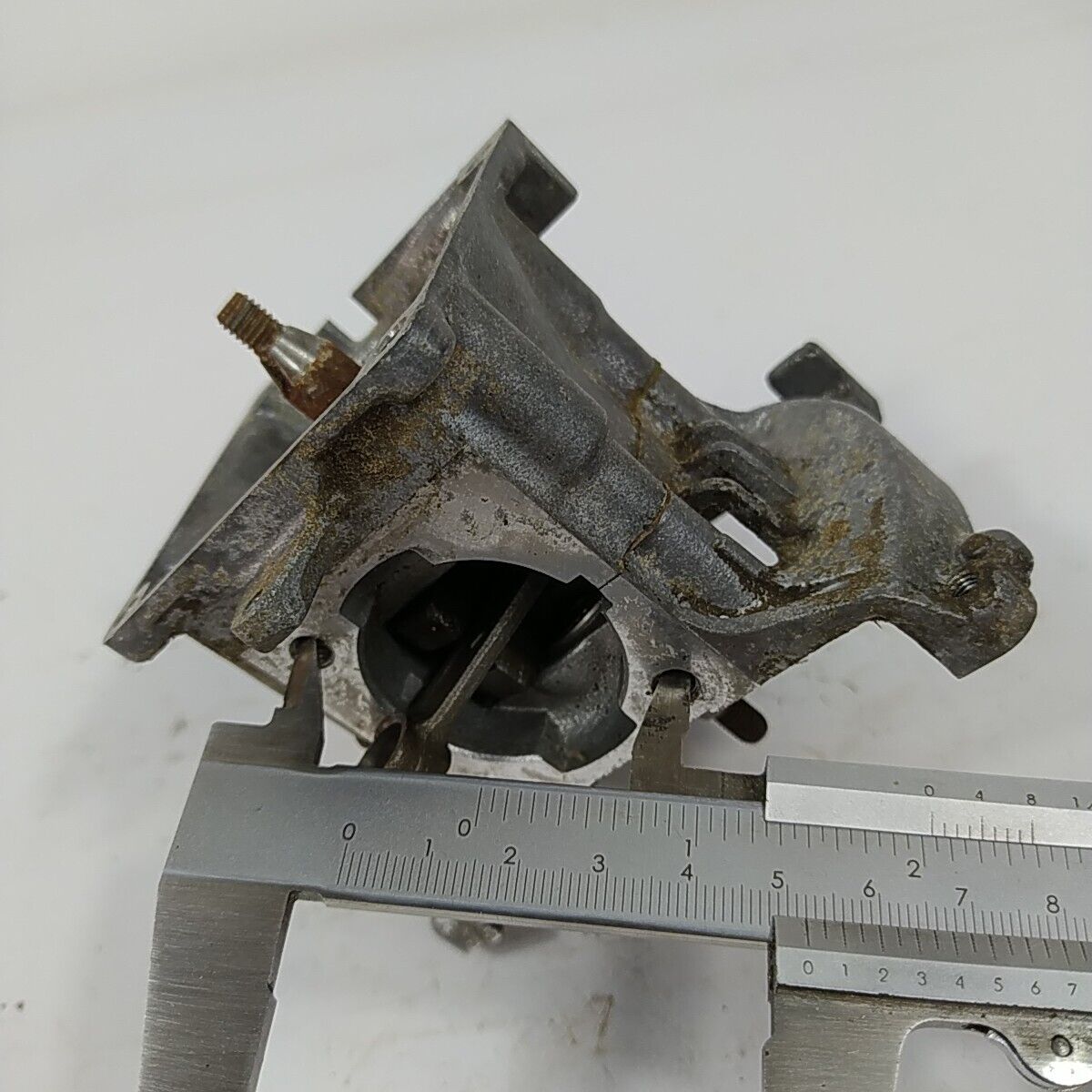 ricambio usato CARTER ALBERO MOTORE PER DECESPUGLIATORE KAWASAKI TG 33