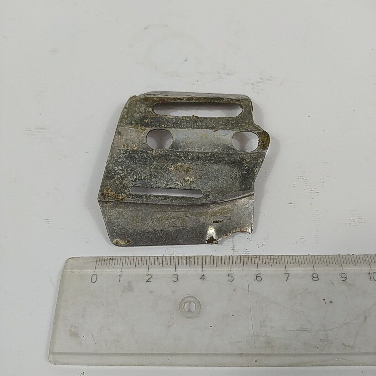 Ricambio per motosega OLEO-MAC 350 PIASTRINA REGISTRO E BARRA CATENA usato