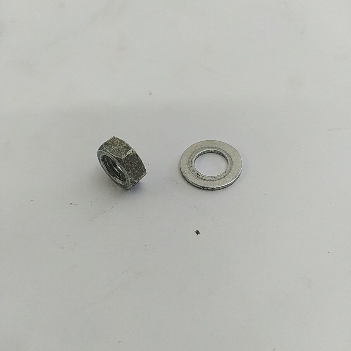Ricambio DADO albero lato avviamento usato per decespugliatore KAWASAKI TD 40