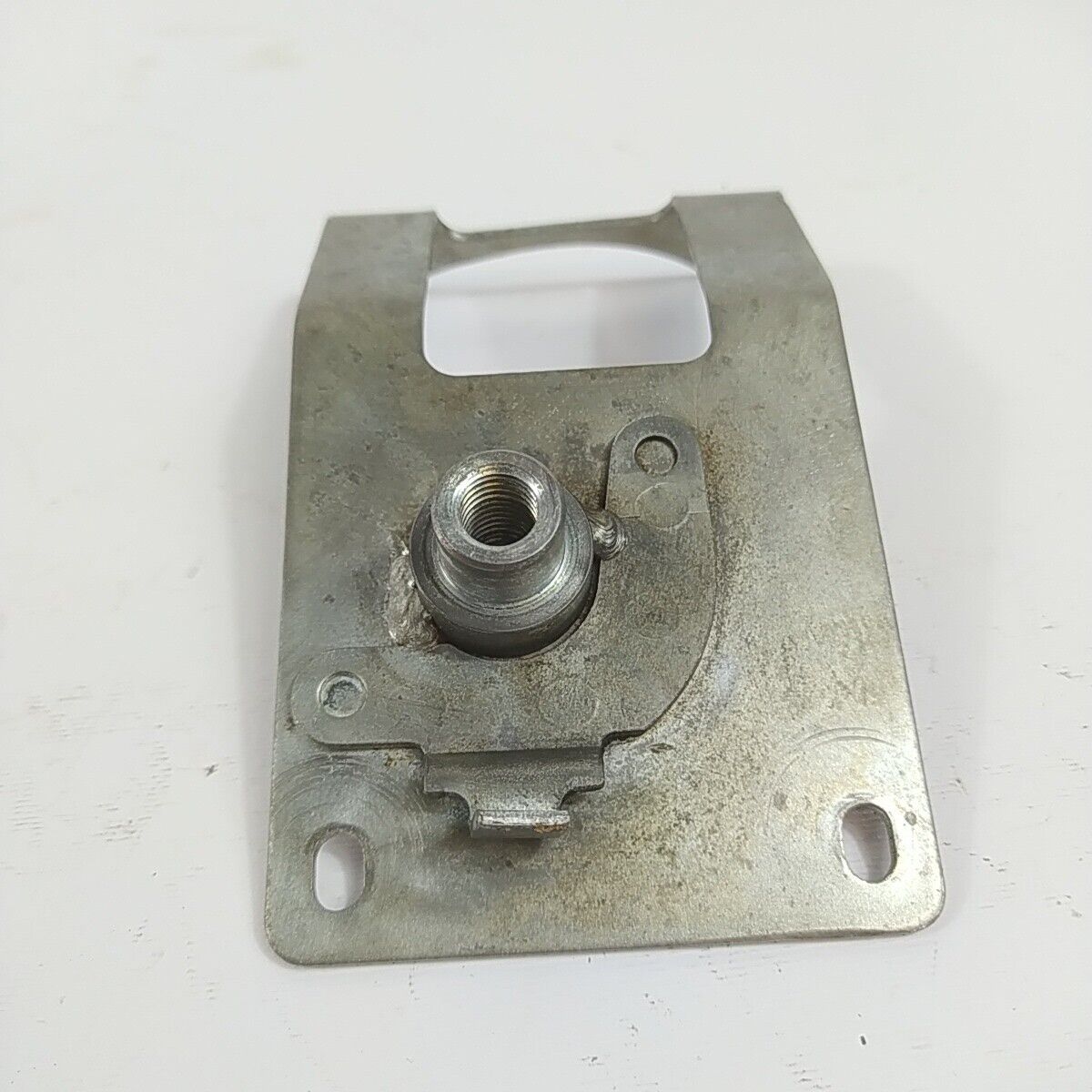 Ricambio DECESPUGLIATORE ECHO RM - 460 STAFFA MOTORE a zaino usato