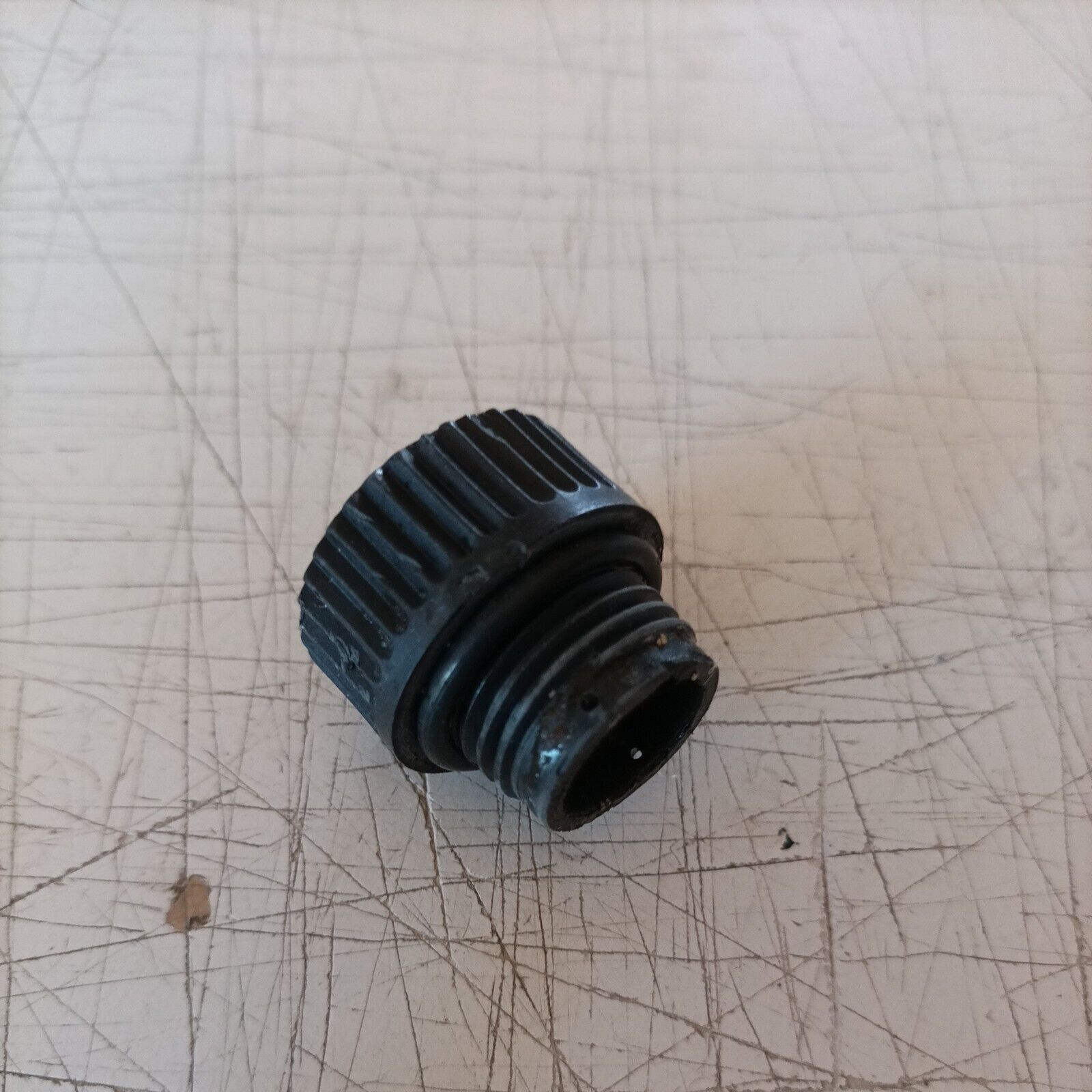 TAPPO serbatoio OLIO DIAMETRO 21 MM PER MOTOSEGA OPEM ELECTRONIC ricambi usati