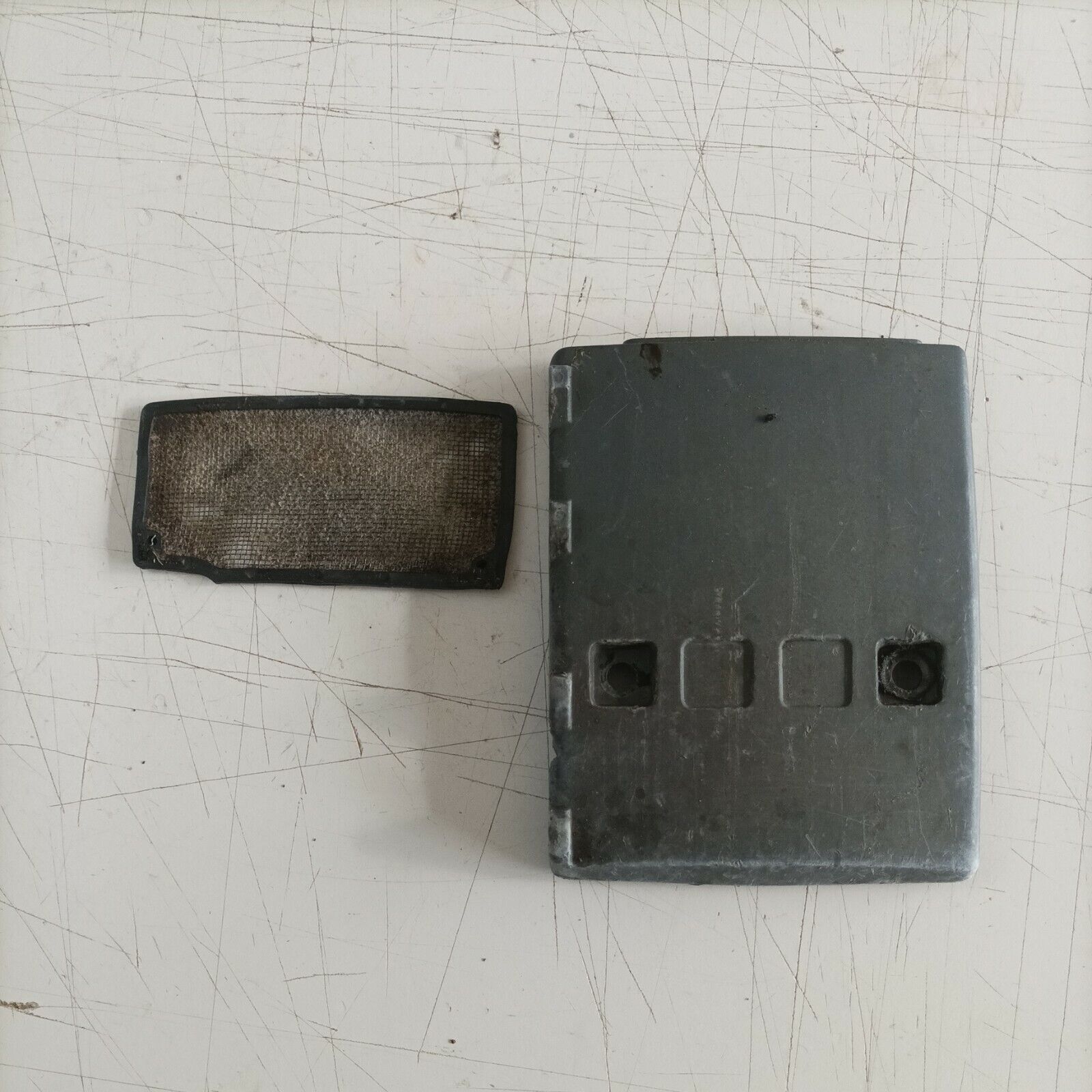COPERCHIO filtro aria E COPRI carburatore PER MOTOSEGA EFCO 134 ricambi usati