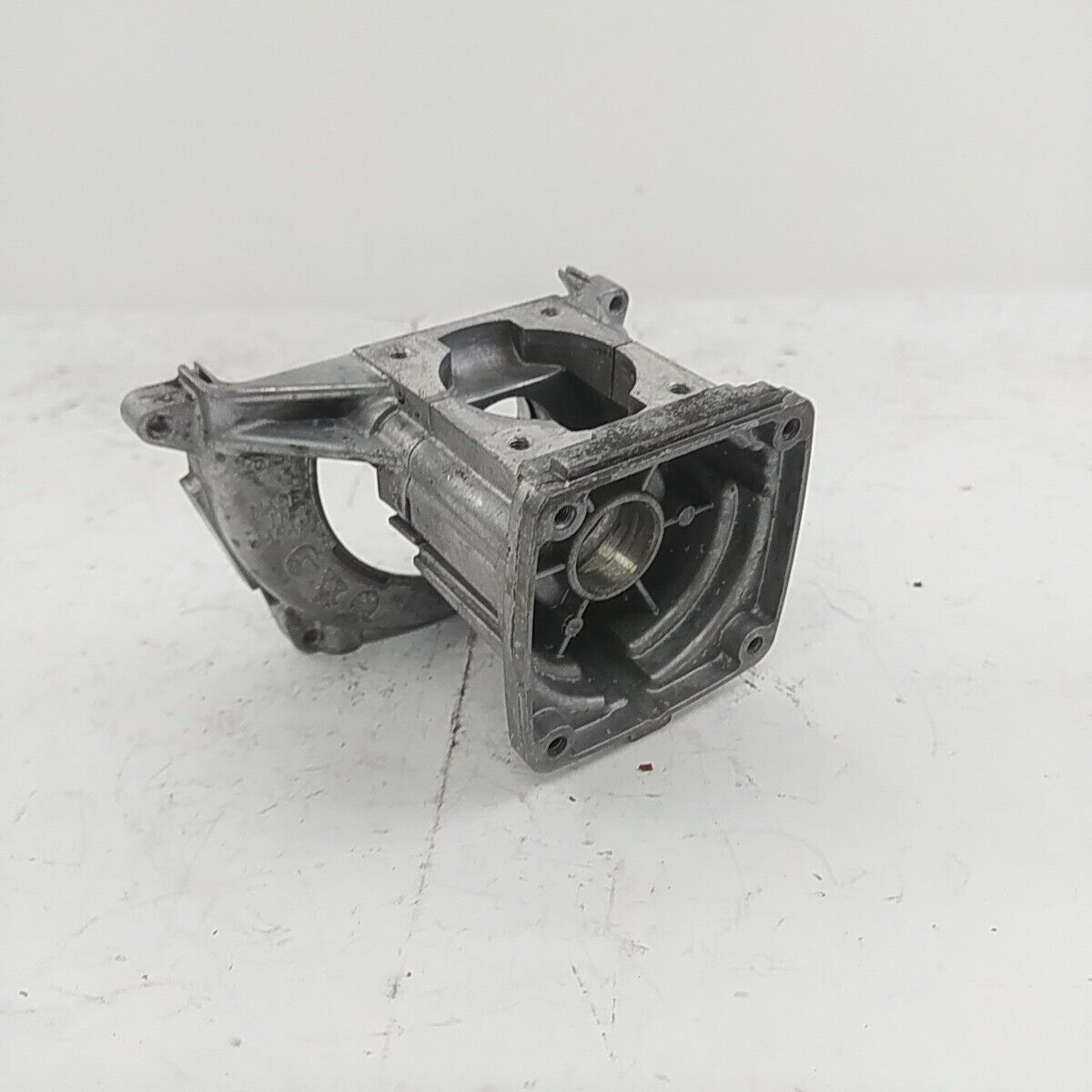 Ricambio CARTER BASAMENTO CILINDRO usato per decespugliatore MARUYAMA EA 320