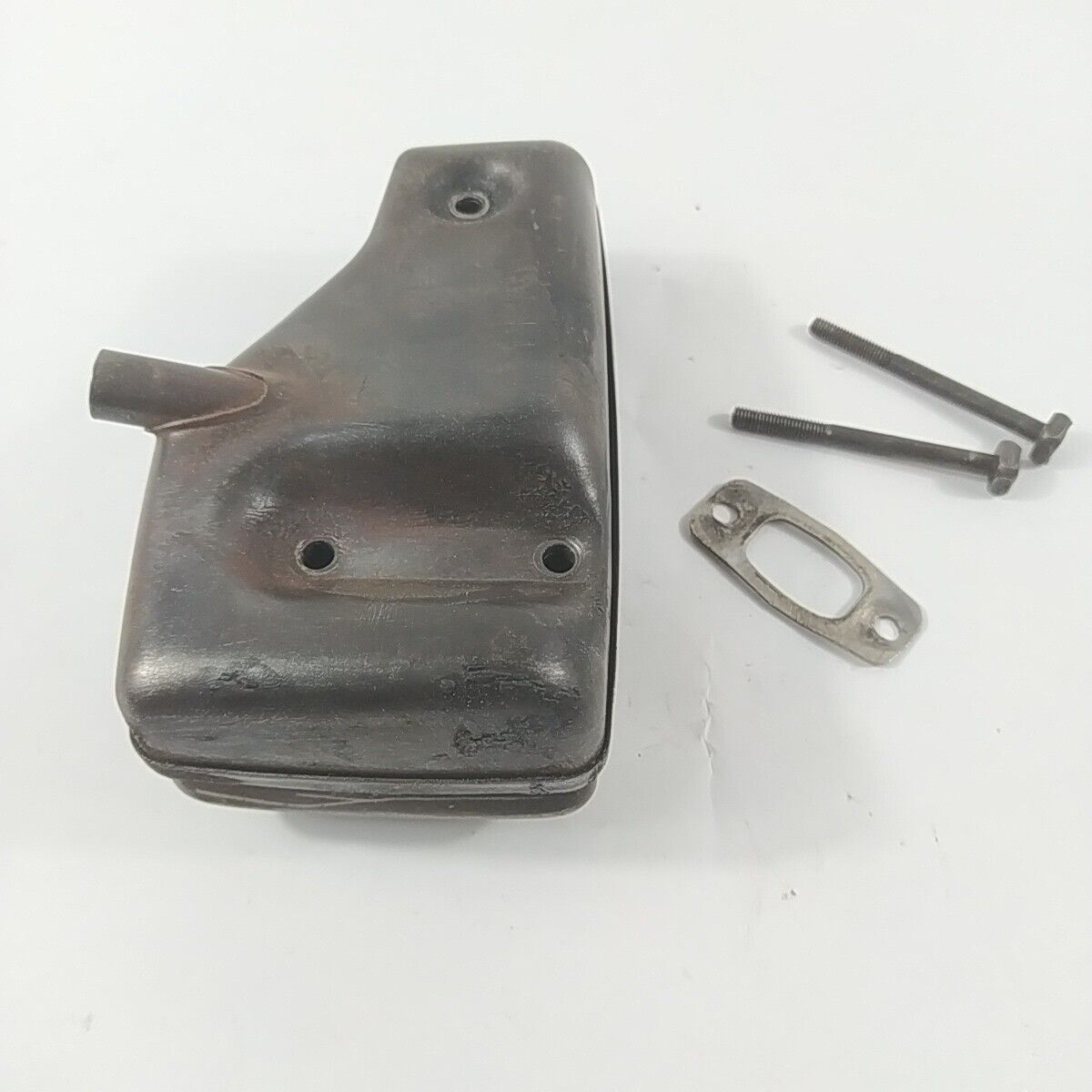 Ricambi per DECESPUGLIATORE HUSQVARNA 39 R usati MARMITTA TERMINALE DI SCARICO