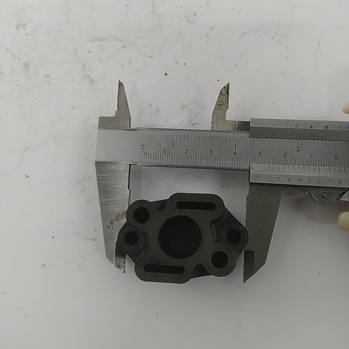 Ricambi FLANGIA COLLETTORE CARBURATORE usati decespugliatore Komatsu ZENOAH G5K