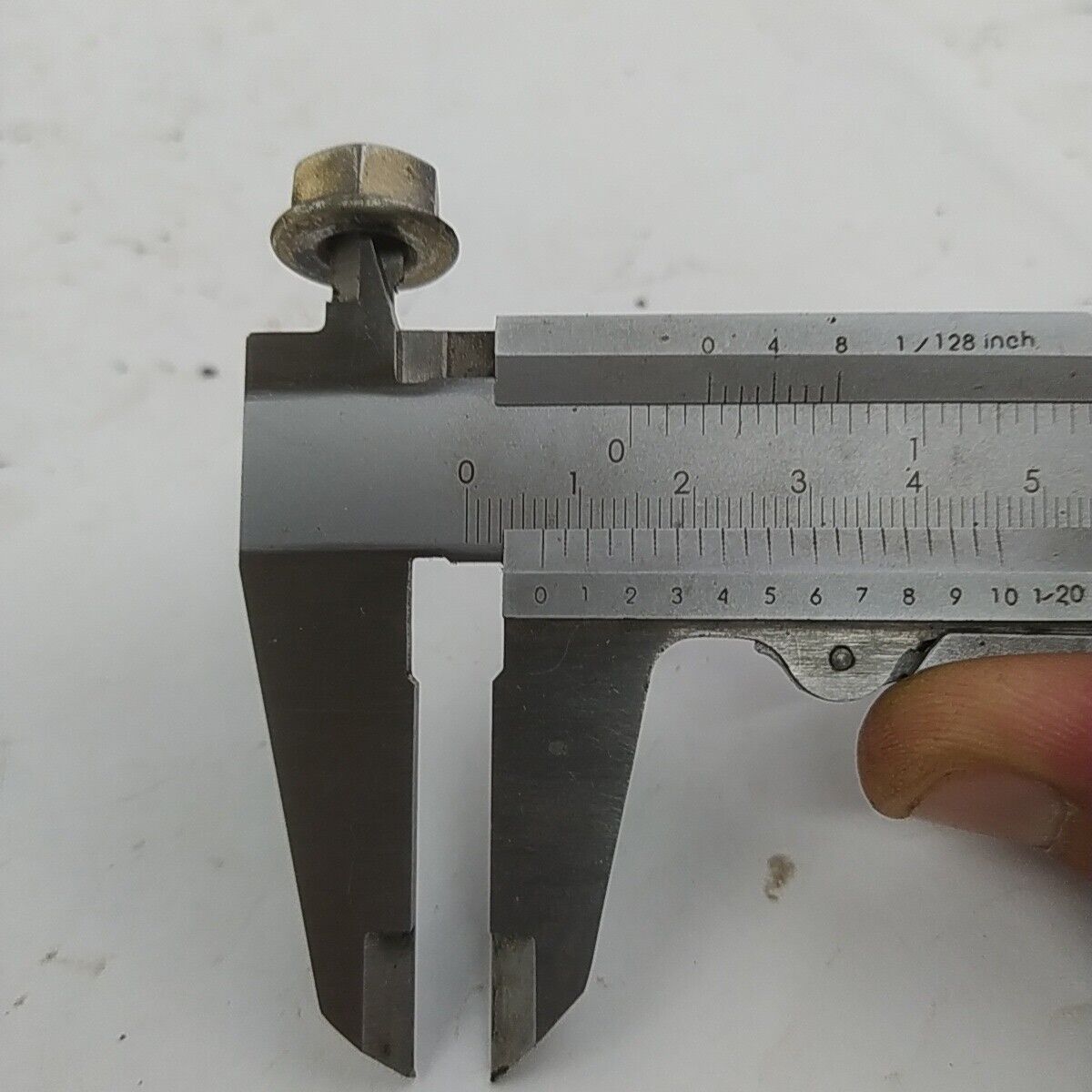 Ricambi DECESPUGLIATORE ALPINA star 41F DADO ALBERO lato volano avviamento usato