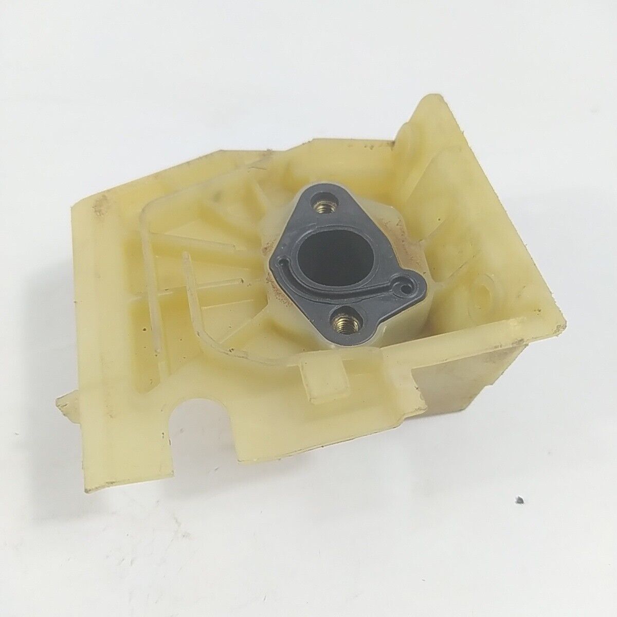 Ricambio COLLETTORE RACCORDO flangia CARBURATORE PER MOTOSEGA POULAN usato