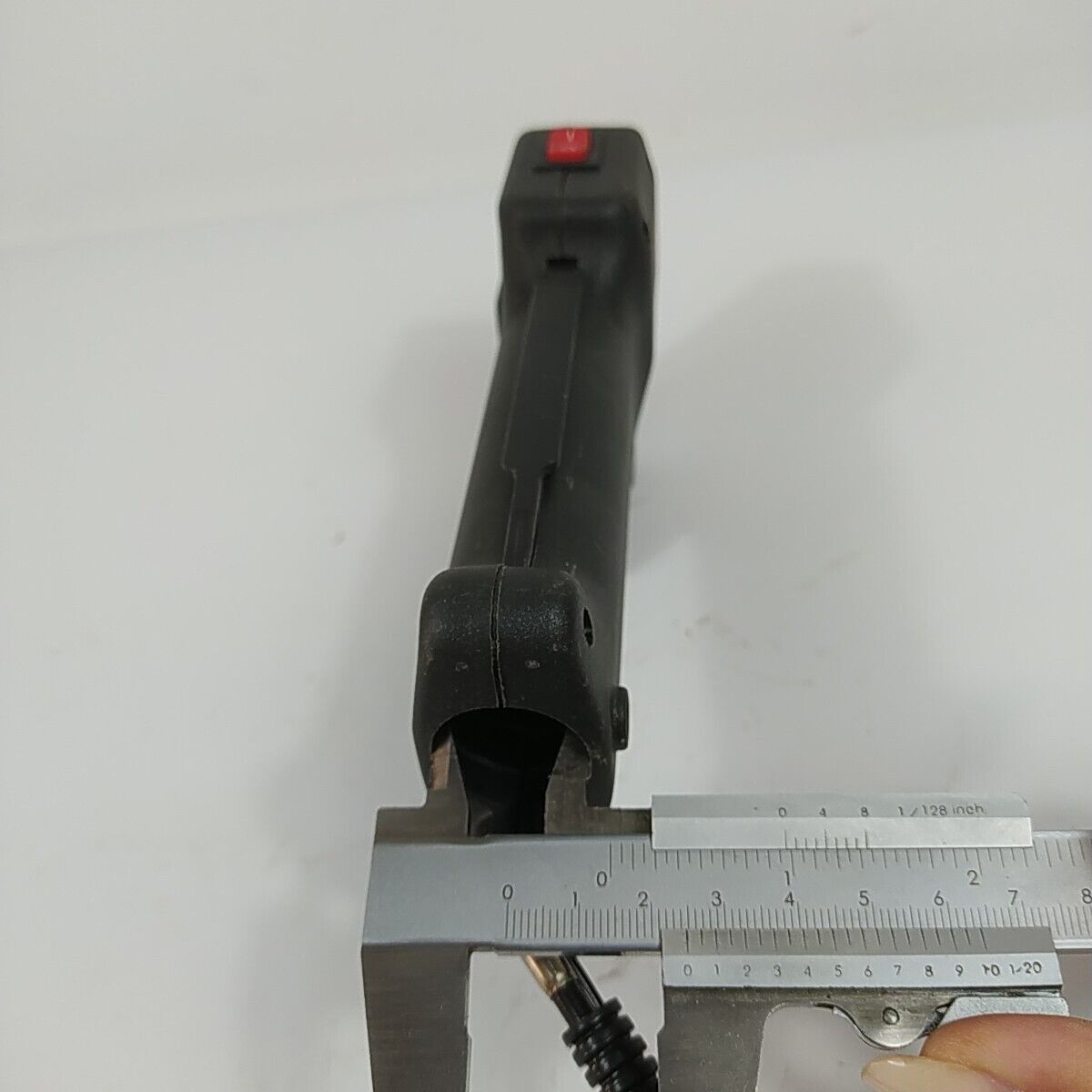 Ricambio MANIGLIA IMPUGNATURA 25 usato per DECESPUGLIATORE MCCULLOCH GT 50