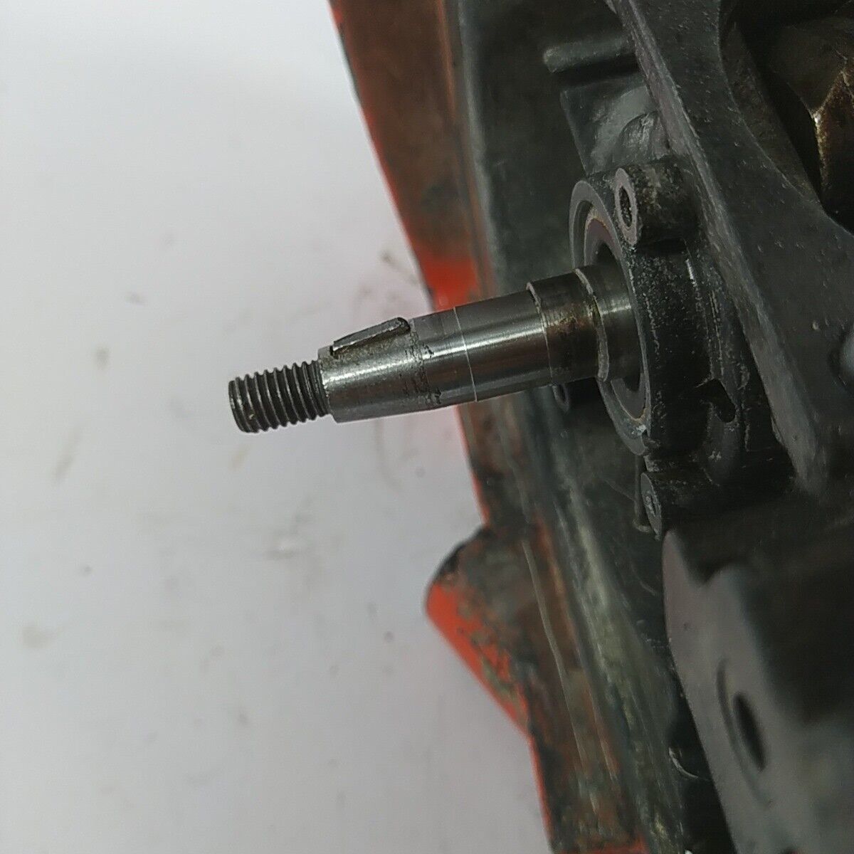 ricambio TELAIO BASAMENTO E ALBERO MOTORE MANICO per motosega CASTOR C 70 usati