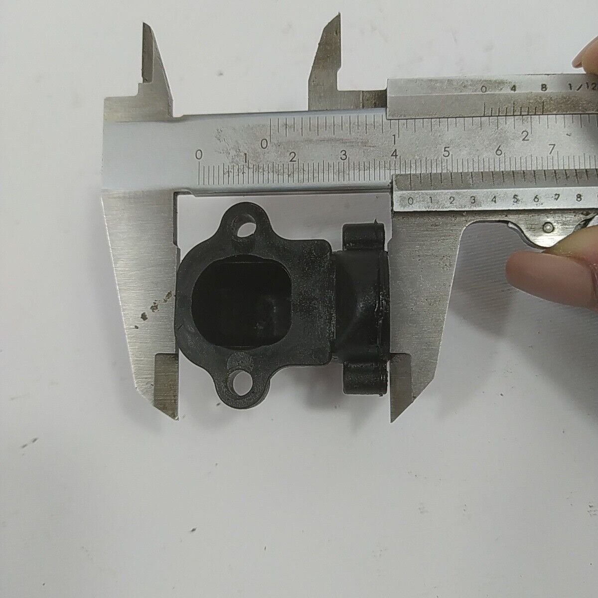 Ricambio per motosega CASTOR ALPINA 450 RACCORDO COLLETTORE FILTRO ARIA usato