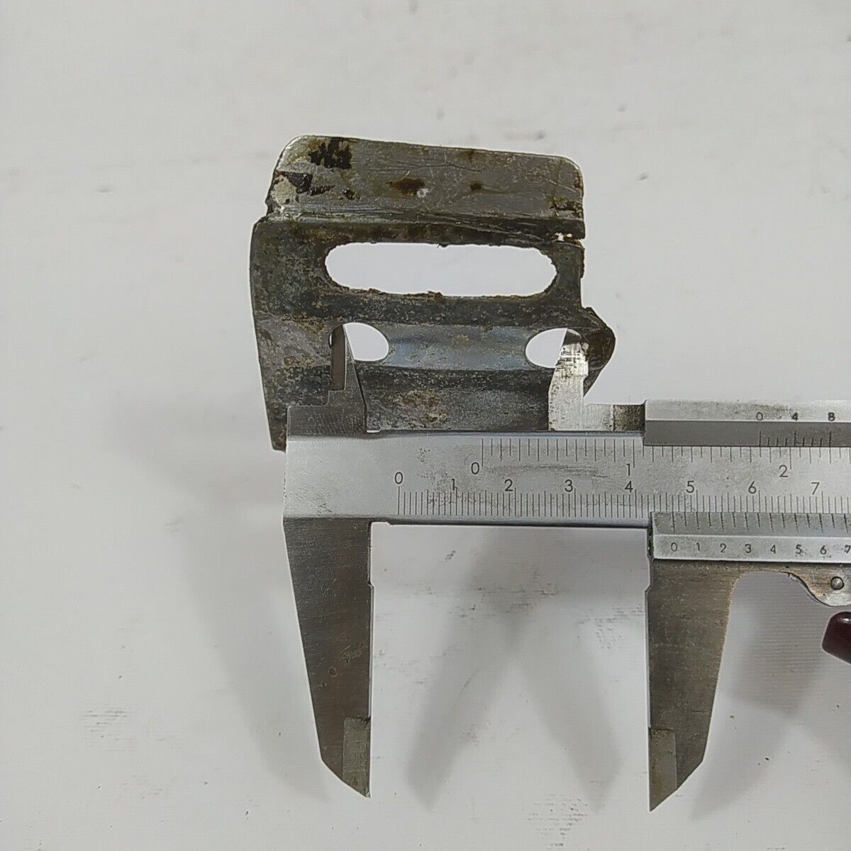 Ricambio per motosega OLEO-MAC 350 PIASTRINA REGISTRO E BARRA CATENA usato