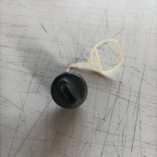 TAPPO serbatoio CARBURANTE PER MOTOSEGA EMAK OLEO MAC 935 EFCO 134 135 usato